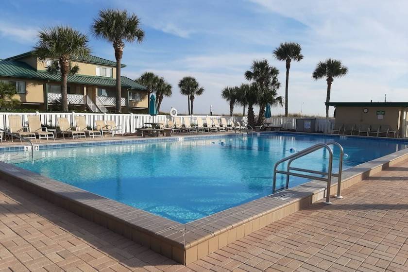 pool at seaspray condos